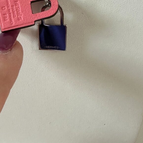 Hermes O'Kelly Necklace Pendant Padlock Pink Leather x Palladium Plated (142012) - Picture 4 of 4